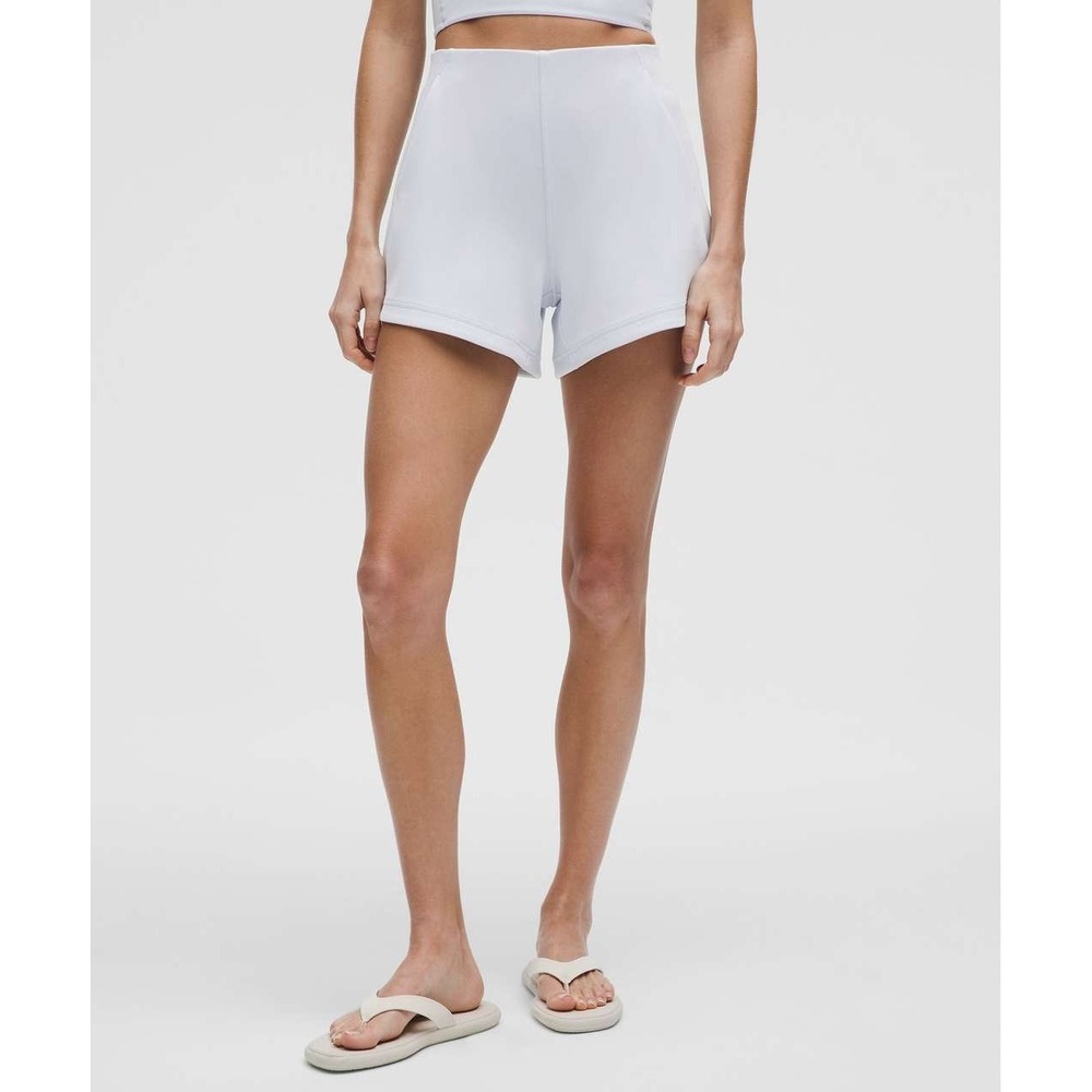 Lululemon Softstreme Kick-Flare Mid-Rise Short 4" Starch Blue Size 14